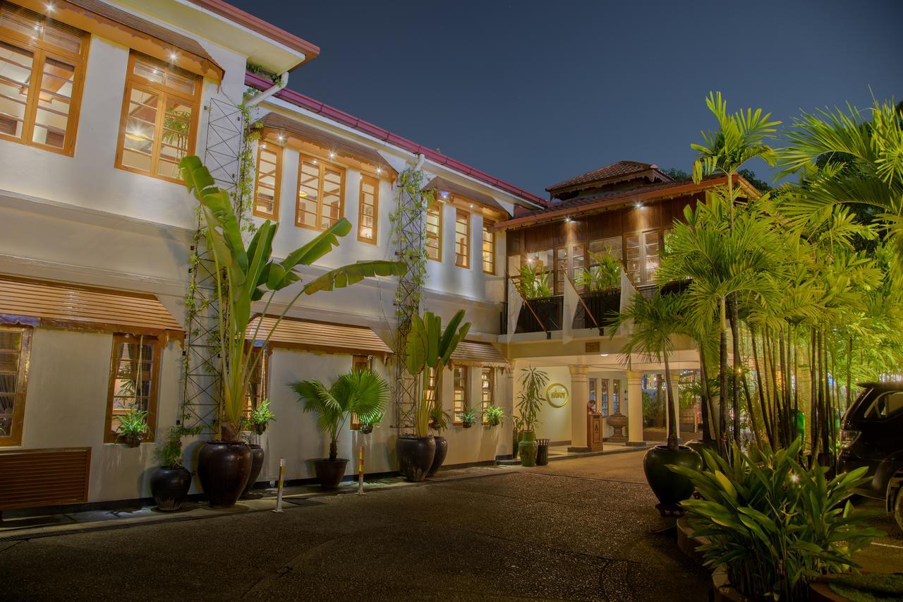 Savoy Hotel Янгон Экстерьер фото